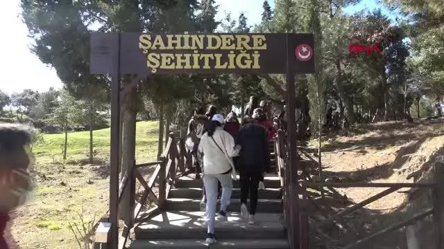 ÖĞRENCİLER, 'YARIN ÇOK GENÇ OLACAK' PROJESİ KAPSAMINDA ŞEHİTLİKLERİ ZİYARET ETTİ ÖĞRENCİLER, 'YARIN ÇOK GENÇ OLACAK' PROJESİ KAPSAMINDA ŞEHİTLİKLERİ ZİYARET ETTİ