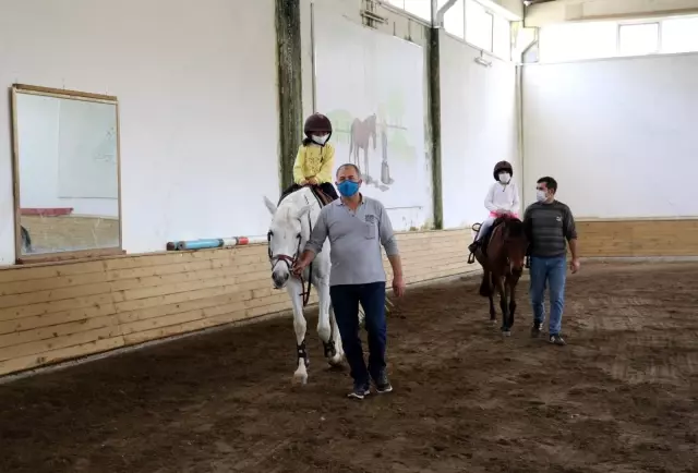 Son dakika haberi | Otizmli çocuklar atla terapiyle eğlendi Son dakika haberi | Otizmli çocuklar atla terapiyle eğlendi