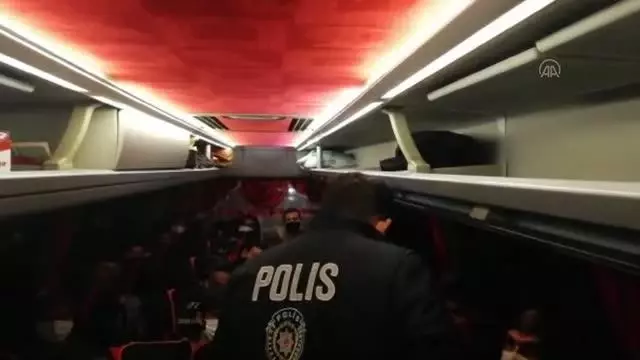 Otobüste yurda yasa dışı yollarla girdiği belirlenen 5 Afganistanlı yakalandı Otobüste yurda yasa dışı yollarla girdiği belirlenen 5 Afganistanlı yakalandı