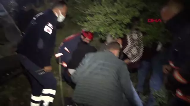 Otomobil şarampole yuvarlandı, baba-oğul yaralandı Otomobil şarampole yuvarlandı, baba-oğul yaralandı