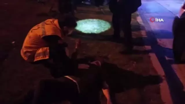 Otomobil refüje çarpıp takla attı: 2 yaralı Otomobil refüje çarpıp takla attı: 2 yaralı