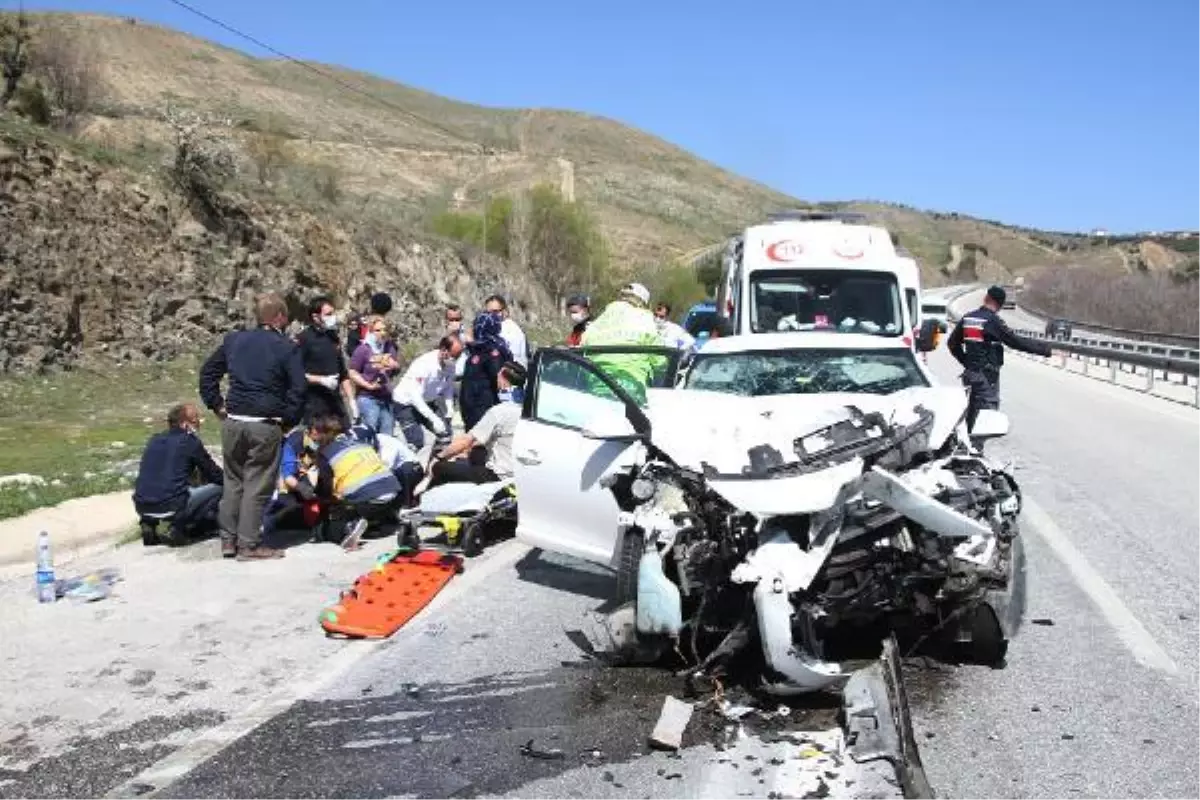 Son dakika haberi! Otomobil TIR'a arkadan çarptı; 1 ölü, 2'si ağır 4 yaralı (2)