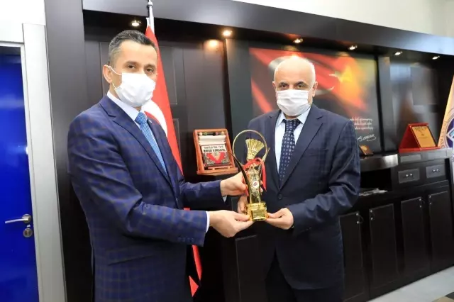 Özmekik'ten Battalgazi Belediyesi'ne teşekkür ziyareti Özmekik'ten Battalgazi Belediyesi'ne teşekkür ziyareti