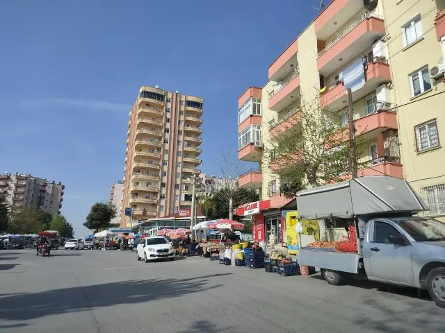 Pazarcılar 'seyyarlara' çözüm istiyor Pazarcılar 'seyyarlara' çözüm istiyor
