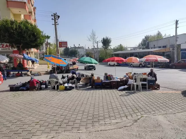 Pazarcılar 'seyyarlara' çözüm istiyor Pazarcılar 'seyyarlara' çözüm istiyor