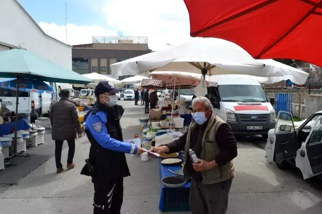 Polisler Erzincan'ın rengini mavi yapmak için broşür dağıttı Polisler Erzincan'ın rengini mavi yapmak için broşür dağıttı