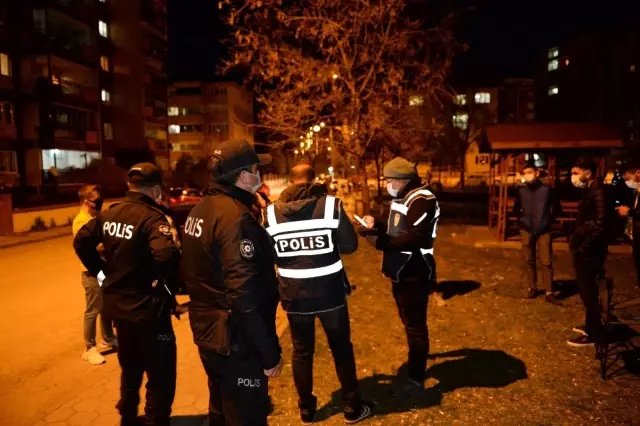 Son dakika haberi! Polisler maske ve mesafe denetimi yaptı Son dakika haberi! Polisler maske ve mesafe denetimi yaptı