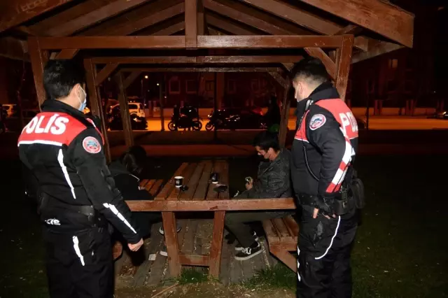 Son dakika haberi! Polisler maske ve mesafe denetimi yaptı Son dakika haberi! Polisler maske ve mesafe denetimi yaptı