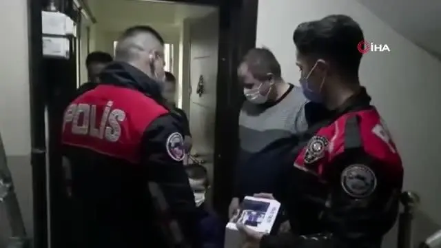 Son dakika 3. sayfa: Polislerden minik Serdar'a doğum günü sürprizi Son dakika 3. sayfa: Polislerden minik Serdar'a doğum günü sürprizi