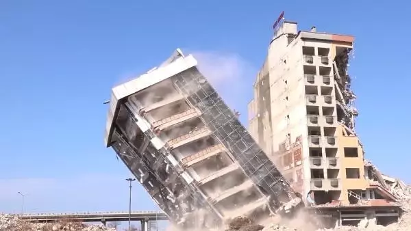 RİZE'DE BÜYÜK RİSK, YIKIMDA ORTAYA ÇIKTI RİZE'DE BÜYÜK RİSK, YIKIMDA ORTAYA ÇIKTI