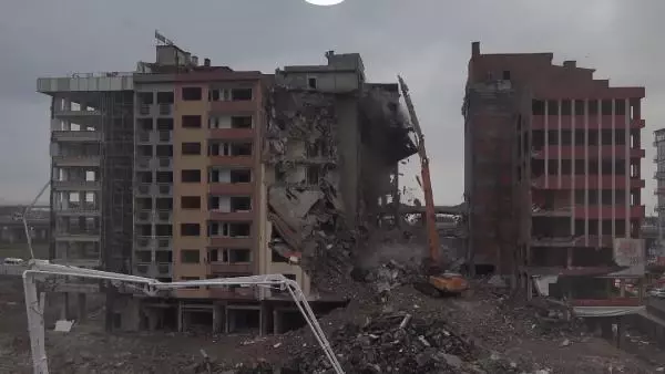 RİZE'DE BÜYÜK RİSK, YIKIMDA ORTAYA ÇIKTI RİZE'DE BÜYÜK RİSK, YIKIMDA ORTAYA ÇIKTI