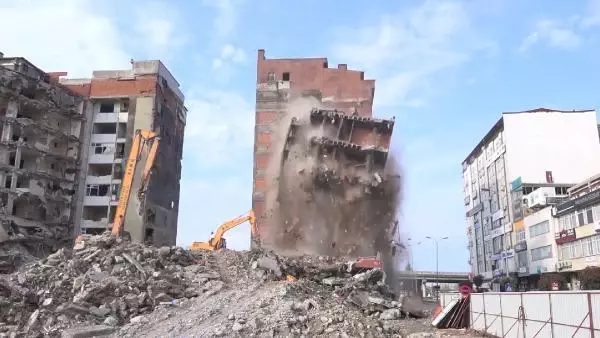 RİZE'DE BÜYÜK RİSK, YIKIMDA ORTAYA ÇIKTI RİZE'DE BÜYÜK RİSK, YIKIMDA ORTAYA ÇIKTI