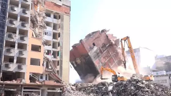 RİZE'DE BÜYÜK RİSK, YIKIMDA ORTAYA ÇIKTI RİZE'DE BÜYÜK RİSK, YIKIMDA ORTAYA ÇIKTI