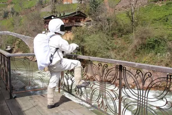 Kendilerini astronota benzeten Rizeli 4 gence Rusya'dan davet geldi Kendilerini astronota benzeten Rizeli 4 gence Rusya'dan davet geldi