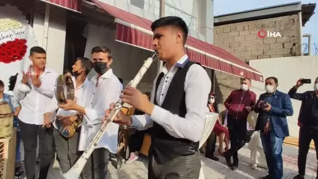 Romanlar günlerini oynayarak kutladı Romanlar günlerini oynayarak kutladı