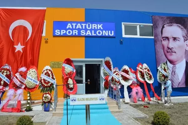 SPOR Sadettin Saran 21'inci spor salonunu Elazığ'da açtı SPOR Sadettin Saran 21'inci spor salonunu Elazığ'da açtı