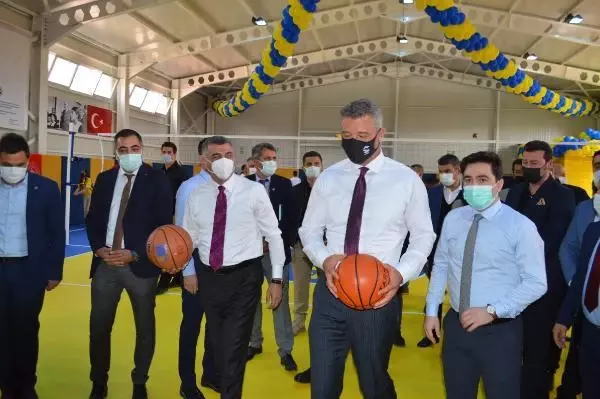 SPOR Sadettin Saran 21'inci spor salonunu Elazığ'da açtı SPOR Sadettin Saran 21'inci spor salonunu Elazığ'da açtı