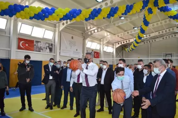 SPOR Sadettin Saran 21'inci spor salonunu Elazığ'da açtı SPOR Sadettin Saran 21'inci spor salonunu Elazığ'da açtı