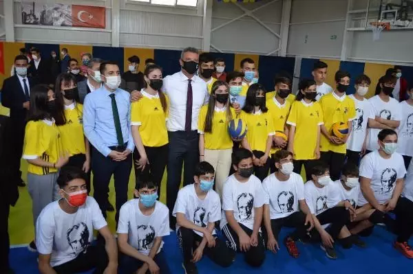 SPOR Sadettin Saran 21'inci spor salonunu Elazığ'da açtı SPOR Sadettin Saran 21'inci spor salonunu Elazığ'da açtı