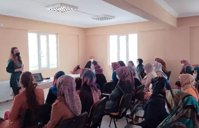 Samsatlı kadınlara sağlıklı beslenme eğitimi verildi Samsatlı kadınlara sağlıklı beslenme eğitimi verildi