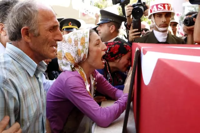 Antalya şehidi Uğur Yıldız'ın kanı yerde kalmadı...'Oğlumun kanı yerde kalmamış. Biz bunların üstesinden geliriz' Antalya şehidi Uğur Yıldız'ın kanı yerde kalmadı...'Oğlumun kanı yerde kalmamış. Biz bunların üstesinden geliriz'