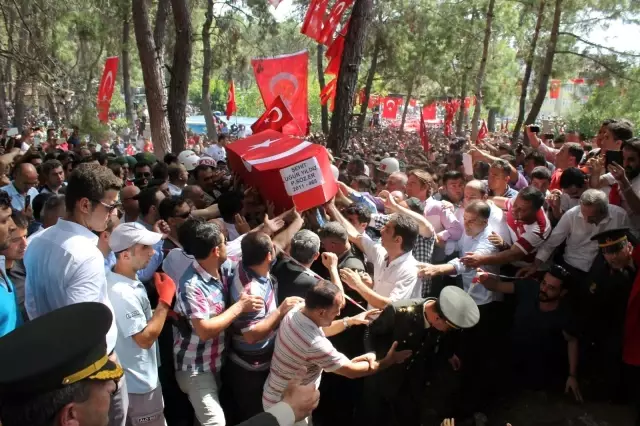 Antalya şehidi Uğur Yıldız'ın kanı yerde kalmadı...'Oğlumun kanı yerde kalmamış. Biz bunların üstesinden geliriz' Antalya şehidi Uğur Yıldız'ın kanı yerde kalmadı...'Oğlumun kanı yerde kalmamış. Biz bunların üstesinden geliriz'