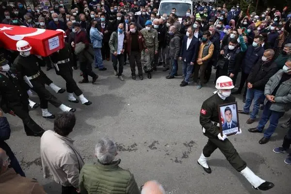 TRABZON GÖZYAŞLARIYLA TOPRAĞA VERİLDİ TRABZON GÖZYAŞLARIYLA TOPRAĞA VERİLDİ
