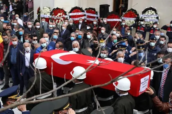 TRABZON GÖZYAŞLARIYLA TOPRAĞA VERİLDİ TRABZON GÖZYAŞLARIYLA TOPRAĞA VERİLDİ