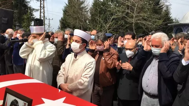 Türk Yıldızları uçağının düşmesi sonucu şehit olan pilot Yüzbaşı Gençcelep'in naaşı toprağa verildi Türk Yıldızları uçağının düşmesi sonucu şehit olan pilot Yüzbaşı Gençcelep'in naaşı toprağa verildi