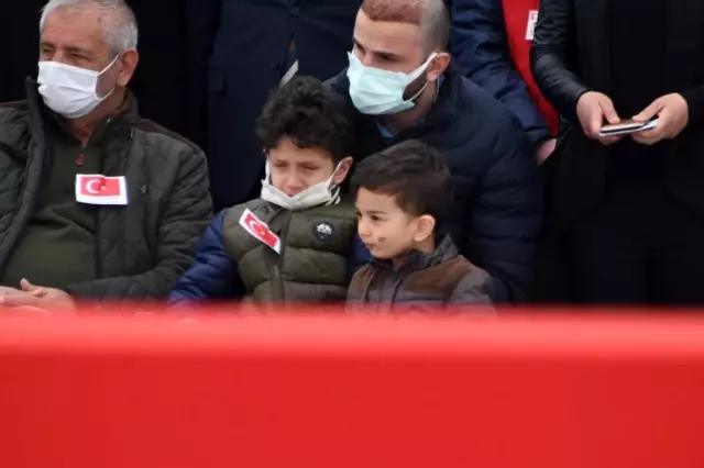 Kayra'dan şehit babasına asker selamı Kayra'dan şehit babasına asker selamı