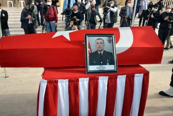 KAHRAMANMARAŞ ŞEHİT UZMAN ÇAVUŞ AHMET AKDAL, TOPRAĞA VERİLDİ KAHRAMANMARAŞ ŞEHİT UZMAN ÇAVUŞ AHMET AKDAL, TOPRAĞA VERİLDİ