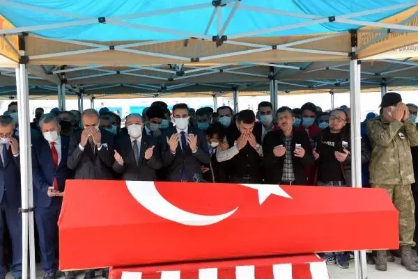 KAHRAMANMARAŞ ŞEHİT UZMAN ÇAVUŞ AHMET AKDAL, TOPRAĞA VERİLDİ KAHRAMANMARAŞ ŞEHİT UZMAN ÇAVUŞ AHMET AKDAL, TOPRAĞA VERİLDİ