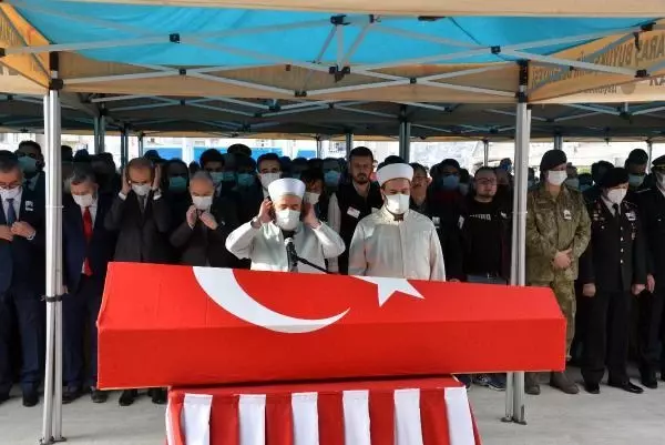 KAHRAMANMARAŞ ŞEHİT UZMAN ÇAVUŞ AHMET AKDAL, TOPRAĞA VERİLDİ KAHRAMANMARAŞ ŞEHİT UZMAN ÇAVUŞ AHMET AKDAL, TOPRAĞA VERİLDİ