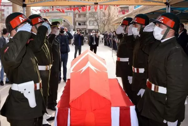 KAHRAMANMARAŞ ŞEHİT UZMAN ÇAVUŞ AHMET AKDAL, TOPRAĞA VERİLDİ KAHRAMANMARAŞ ŞEHİT UZMAN ÇAVUŞ AHMET AKDAL, TOPRAĞA VERİLDİ
