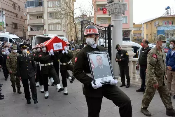 KAHRAMANMARAŞ ŞEHİT UZMAN ÇAVUŞ AHMET AKDAL, TOPRAĞA VERİLDİ KAHRAMANMARAŞ ŞEHİT UZMAN ÇAVUŞ AHMET AKDAL, TOPRAĞA VERİLDİ