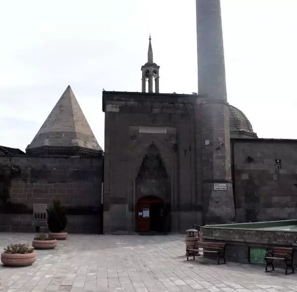 SELÇUKLU ESERİ KÜLLİYE, 783 YILDIR AYAKTA SELÇUKLU ESERİ KÜLLİYE, 783 YILDIR AYAKTA