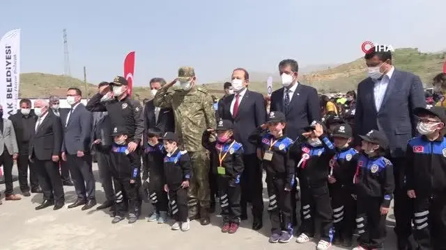 Son dakika haberleri... Şırnak'ta 176 şehit polis için 176 fidan toprakla buluştu Son dakika haberleri... Şırnak'ta 176 şehit polis için 176 fidan toprakla buluştu