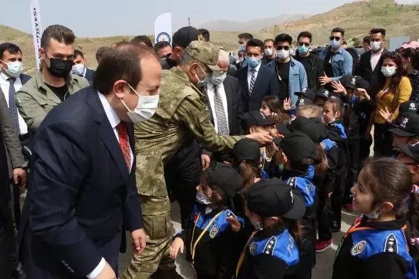 ŞIRNAK'TA ŞEHİT 136 POLİSİN ANISINA FİDAN DİKİLDİ ŞIRNAK'TA ŞEHİT 136 POLİSİN ANISINA FİDAN DİKİLDİ