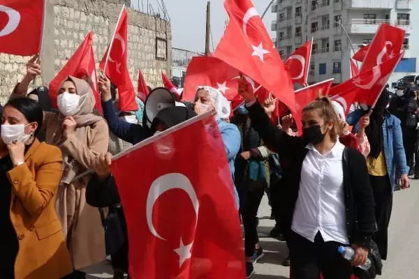ŞIRNAKLI AİLELERİN HDP ÖNÜNDEKİ EYLEMİNDE 30'UNCU HAFTA ŞIRNAKLI AİLELERİN HDP ÖNÜNDEKİ EYLEMİNDE 30'UNCU HAFTA