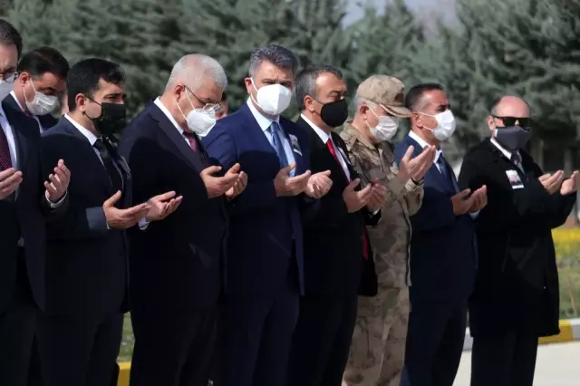Suriye'de şehit olan Uzman Onbaşı Çakır memleketine uğurlandı Suriye'de şehit olan Uzman Onbaşı Çakır memleketine uğurlandı
