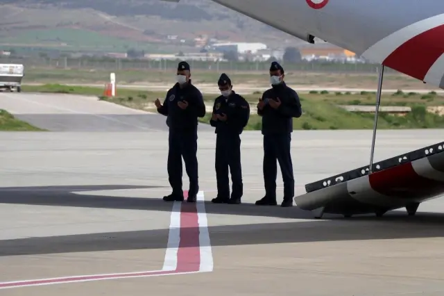 Suriye'de şehit olan Uzman Onbaşı Çakır memleketine uğurlandı Suriye'de şehit olan Uzman Onbaşı Çakır memleketine uğurlandı