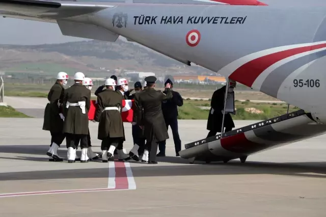 Suriye'de şehit olan Uzman Onbaşı Çakır memleketine uğurlandı Suriye'de şehit olan Uzman Onbaşı Çakır memleketine uğurlandı