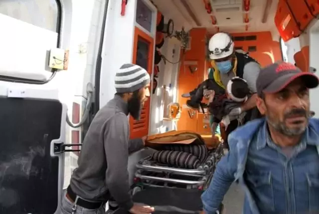 Suriye'de sivil araca füzeli saldırı: 7 ölü, 3 yaralı Suriye'de sivil araca füzeli saldırı: 7 ölü, 3 yaralı