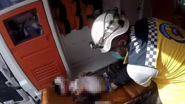 Suriye'de sivil araca füzeli saldırı: 7 ölü, 3 yaralı Suriye'de sivil araca füzeli saldırı: 7 ölü, 3 yaralı
