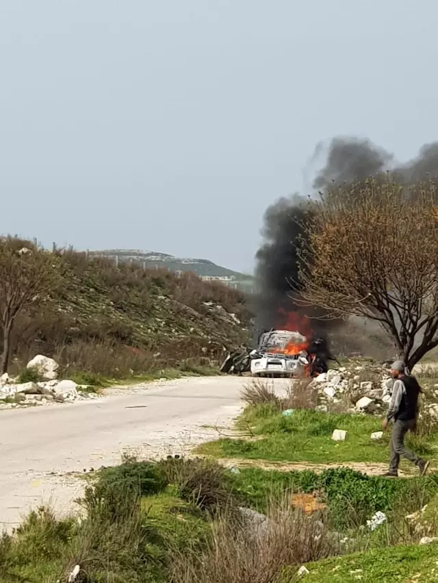 Suriye'de sivil araca füzeli saldırı: 7 ölü, 3 yaralı Suriye'de sivil araca füzeli saldırı: 7 ölü, 3 yaralı