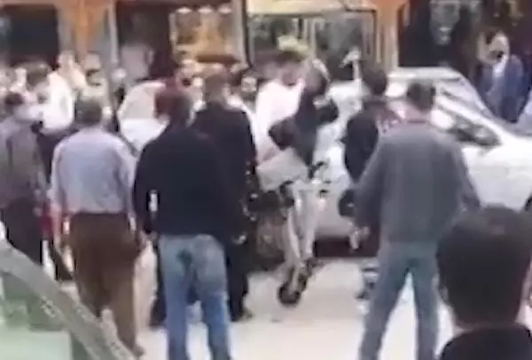 Son dakika haberi | ŞANLIURFA SURUÇ'TA AİLELER KAVGA ETTİ 8 YARALI Son dakika haberi | ŞANLIURFA SURUÇ'TA AİLELER KAVGA ETTİ 8 YARALI