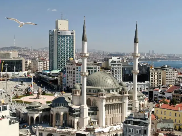 Taksim Camii Ramazan'a hazırlanıyor Taksim Camii Ramazan'a hazırlanıyor