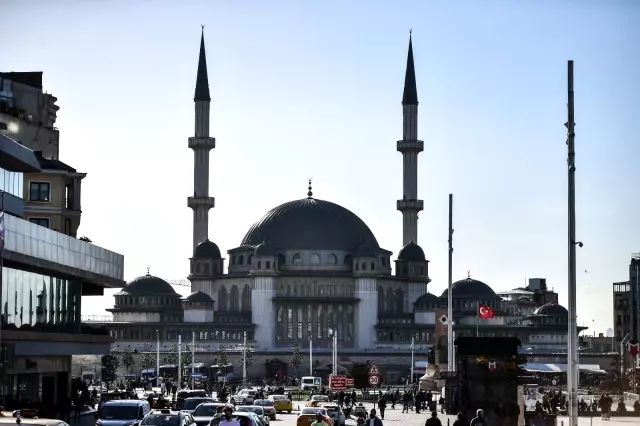 Taksim Camii Ramazan'a hazırlanıyor Taksim Camii Ramazan'a hazırlanıyor