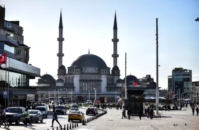 Taksim Camii Ramazan'a hazırlanıyor Taksim Camii Ramazan'a hazırlanıyor