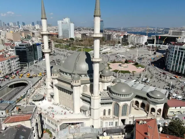 Taksim Camii Ramazan'a hazırlanıyor Taksim Camii Ramazan'a hazırlanıyor
